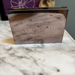 Urban Decay Vice lipstick palette